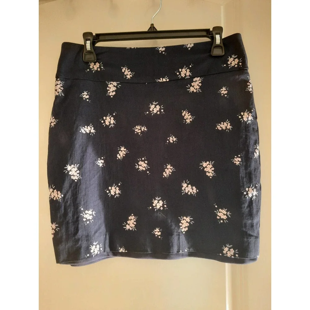 Margaret M Petite Stretch Straight Skirt size M - Picture 1 of 3